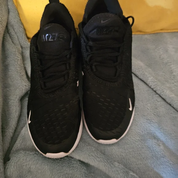 Nike Air Max 270 Kids Black Sneakers with White Details Size 4.5Y Unisex - Picture 6 of 9